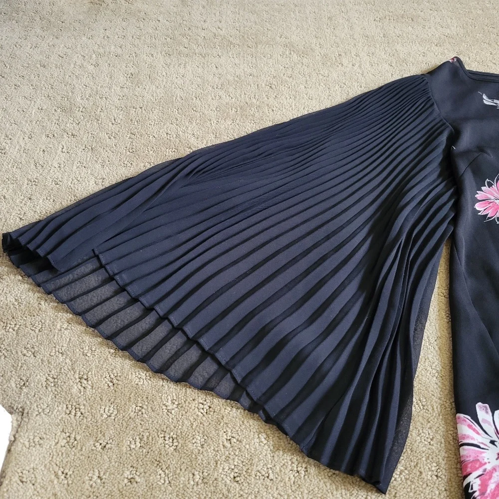 Vince Camuto Sheer Floral Accordion Sleeve Tunic Blouse Black Pink Size Small - Picture 4 of 12